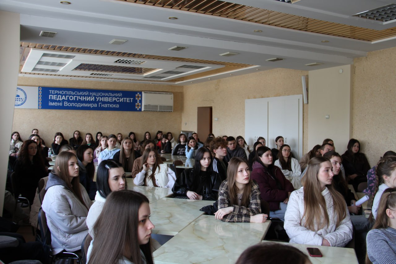 Studenty-uchasnyky zustrichi